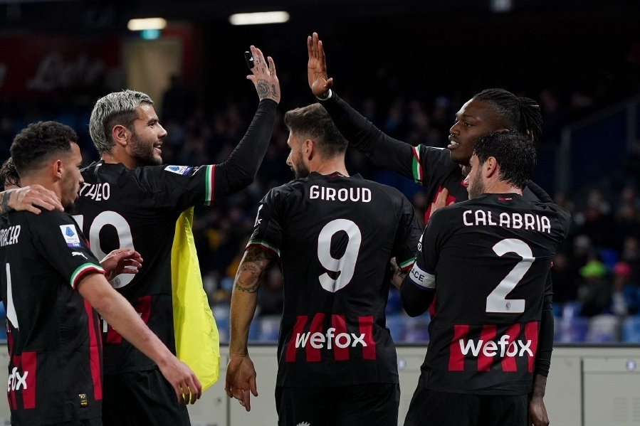  那不勒斯,卫冕冠军客场遇阻,奥斯梅恩独木难支  