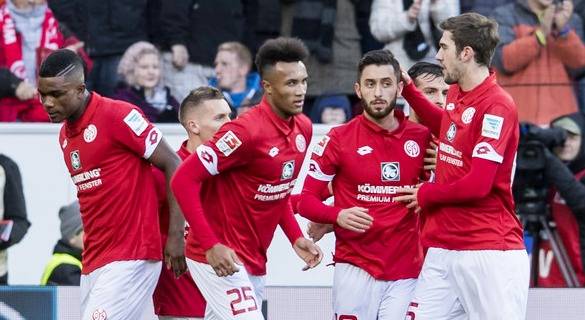  美因茨进攻端全面开花，客场四球大胜摆脱困境